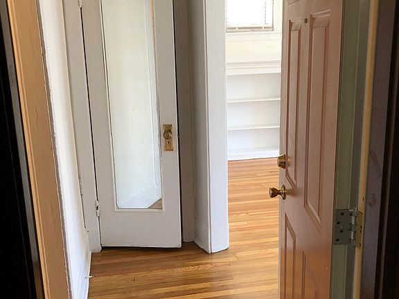 2nd image of 1918 W Montrose Ave #3