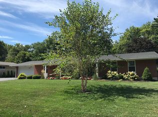 2445 Tennyson Dr, Bellbrook, OH 45305