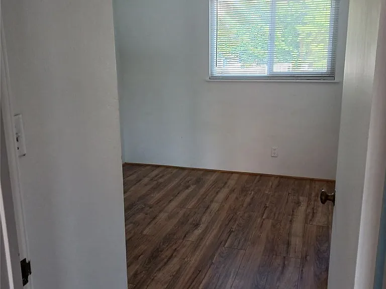 210 Locust St — Photo 13