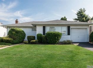 2105 Saddle Path, Seaford, NY 11783