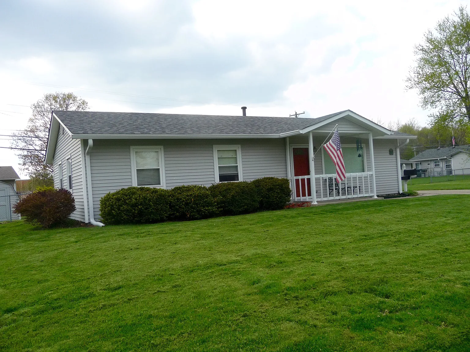 644 Melrose Dr photo 1