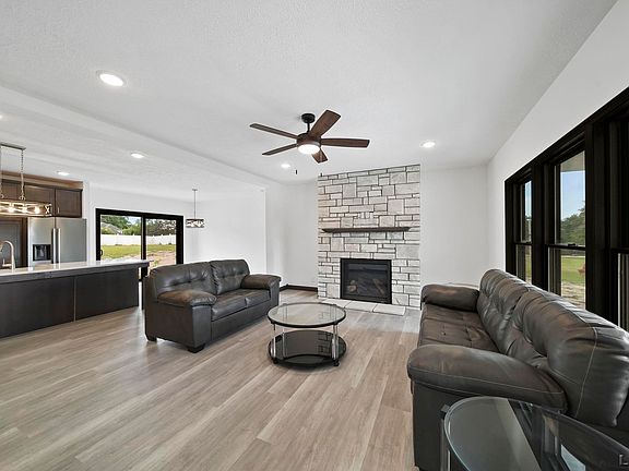 5th image of 1325 Country Club Rd