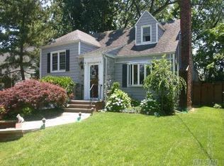 18 Seaman Ave, Rockville Centre, NY 11570