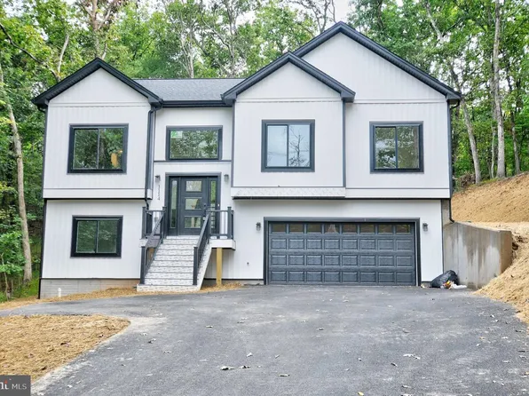 1114 Lakeview Dr, Cross Junction, VA 22625