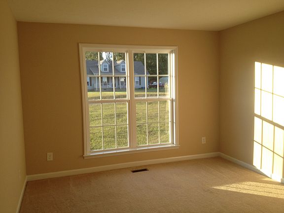 5th image of 10 Stone Hill Dr