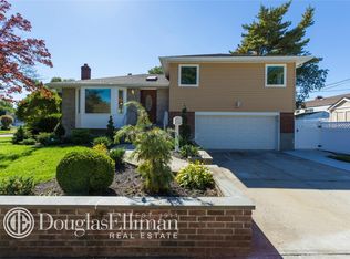 4 Warren Way, Plainview, NY 11803