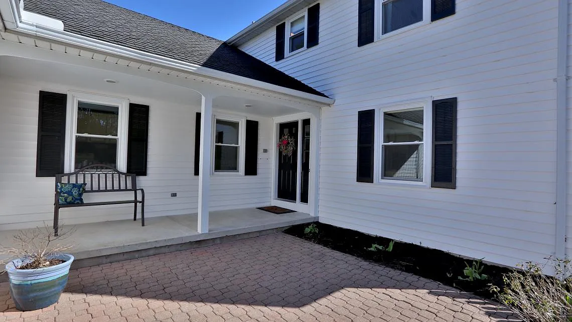 Main entrance - 25 Oak Meadow Trl