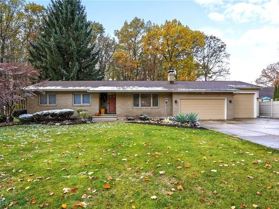 557 Spring Grove Dr, Tallmadge, OH 44278