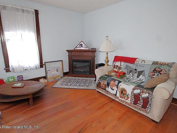 4th image of 121 Joline Ave
