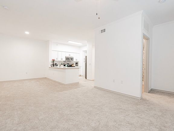 3rd image of 608 Rowlett Rd #226