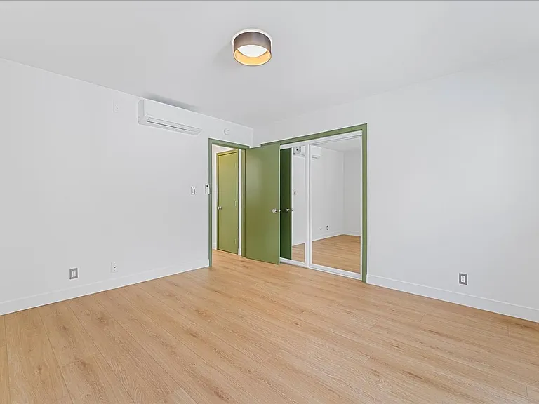 6615 Franklin Ave. — Photo 10