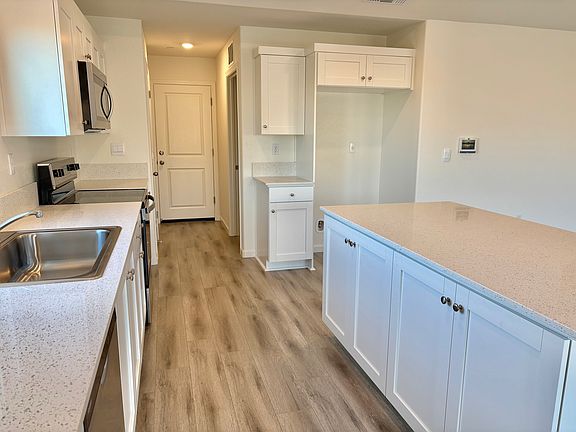 4th image of 697 Toresano Ave