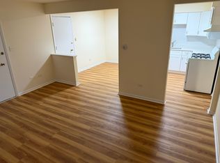 319 N Yale Ave APT 2C, Villa Park, IL 60181