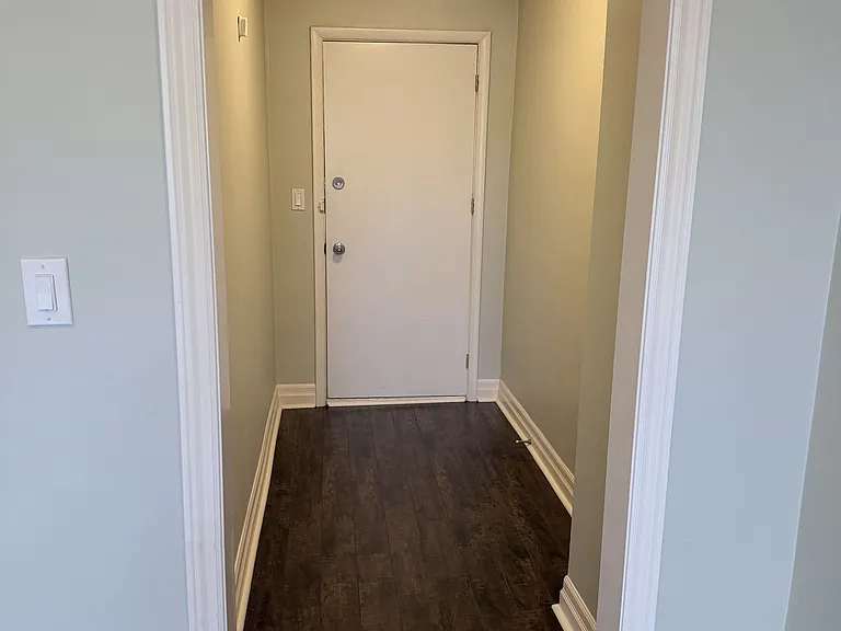 287 Lakeshore Rd E #1 — Photo 4