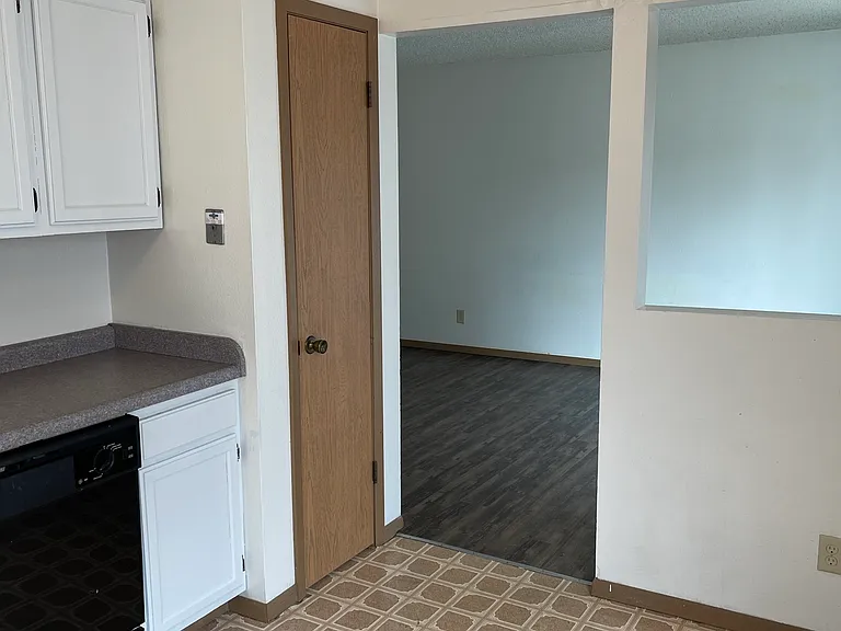 504 S Van Buren St #4 — Photo 4