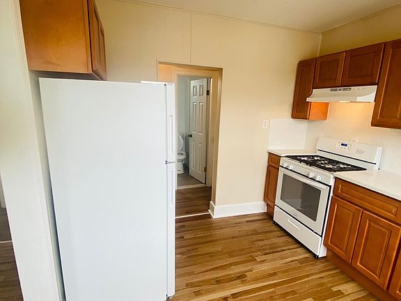 3rd image of 35 Altonwood Pl APT 6