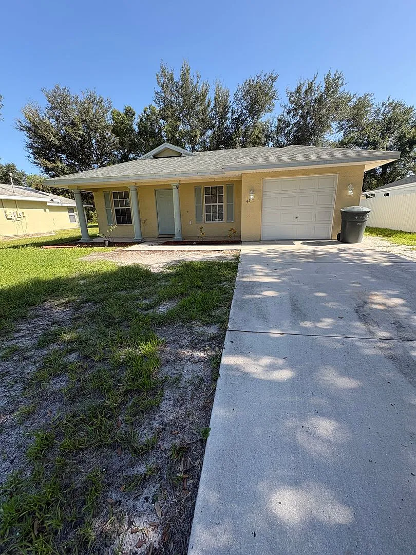 Charming 3-Bedroom, 2-Bath Single-Family Home Available Now! — Photo 1