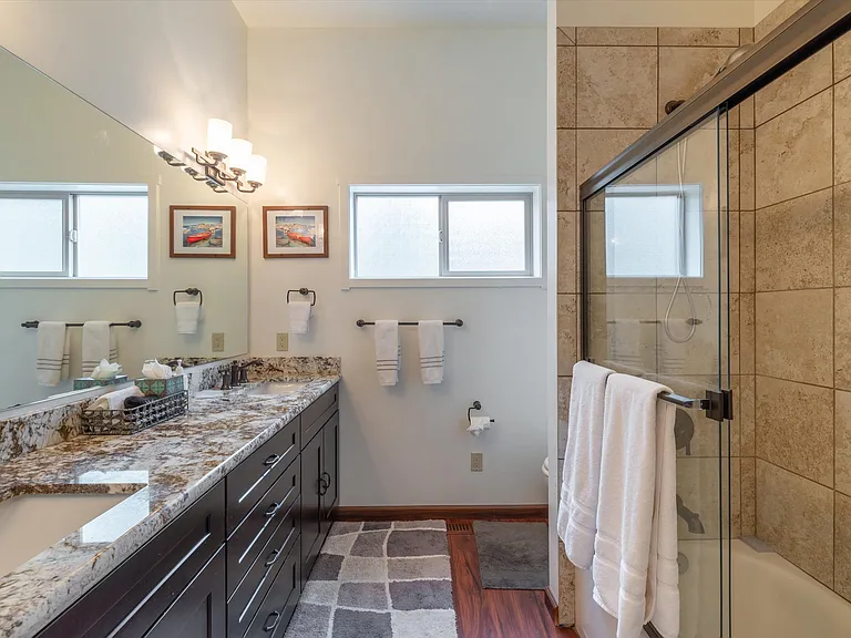 6431 Tamarack Rd — Photo 1