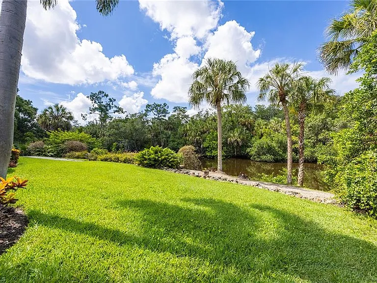 25820 Creekbend Dr — Photo 32