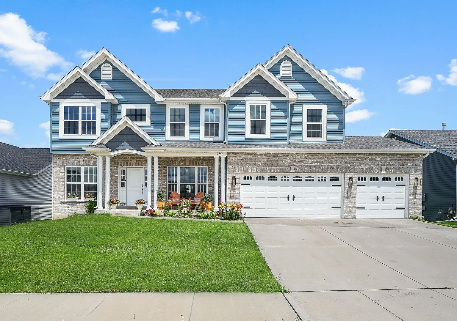 Luxury Lakeview Home with Private Lower-Level Suite For Rent — Photo 4