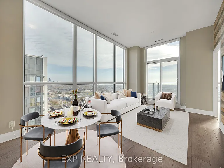15 Zorra St #Penthouse 04 — Photo 1