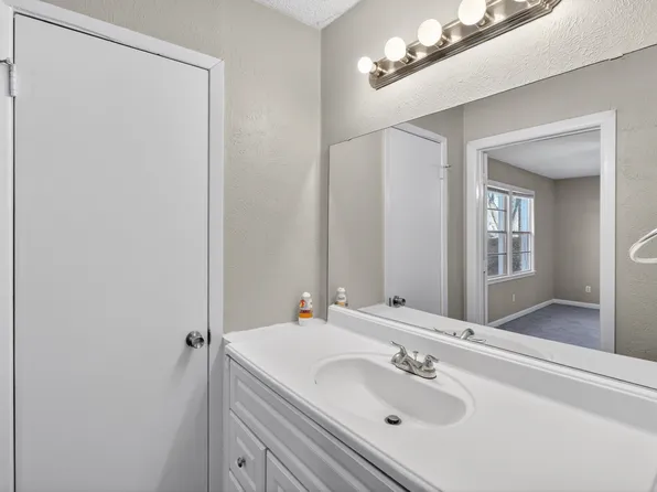 701 Harrison Ln, Hurst, TX 76053