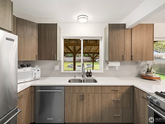 4th image of 4421 Stikes Drive SE