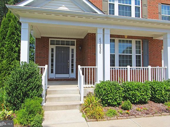 3rd image of 43636 Wild Iris St