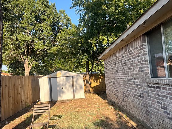 5th image of 404 N Briery Rd