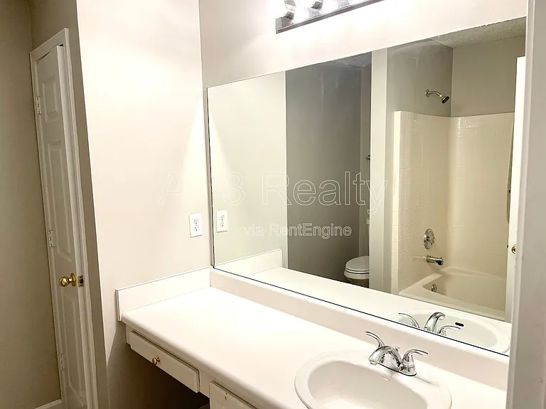 311 Coral Cir — Photo 9