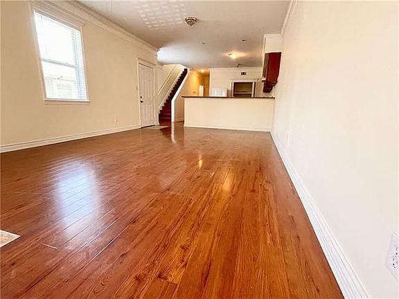4th image of 3305 Louisiana Avenue Pkwy