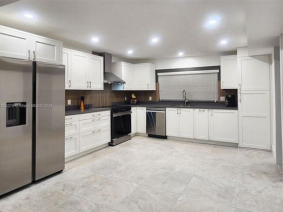 4th image of 64 Corydon Dr