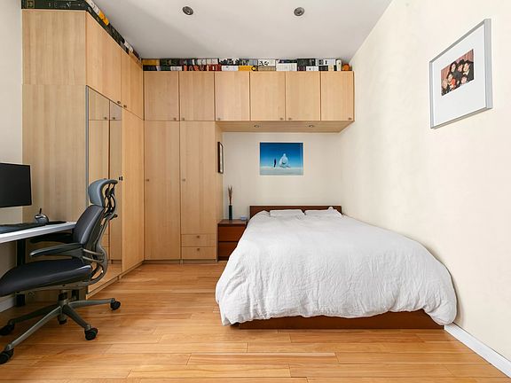 4th image of 3 Hanover Sq APT 5A