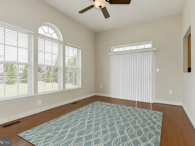 120 Nassau Dr — Photo 13