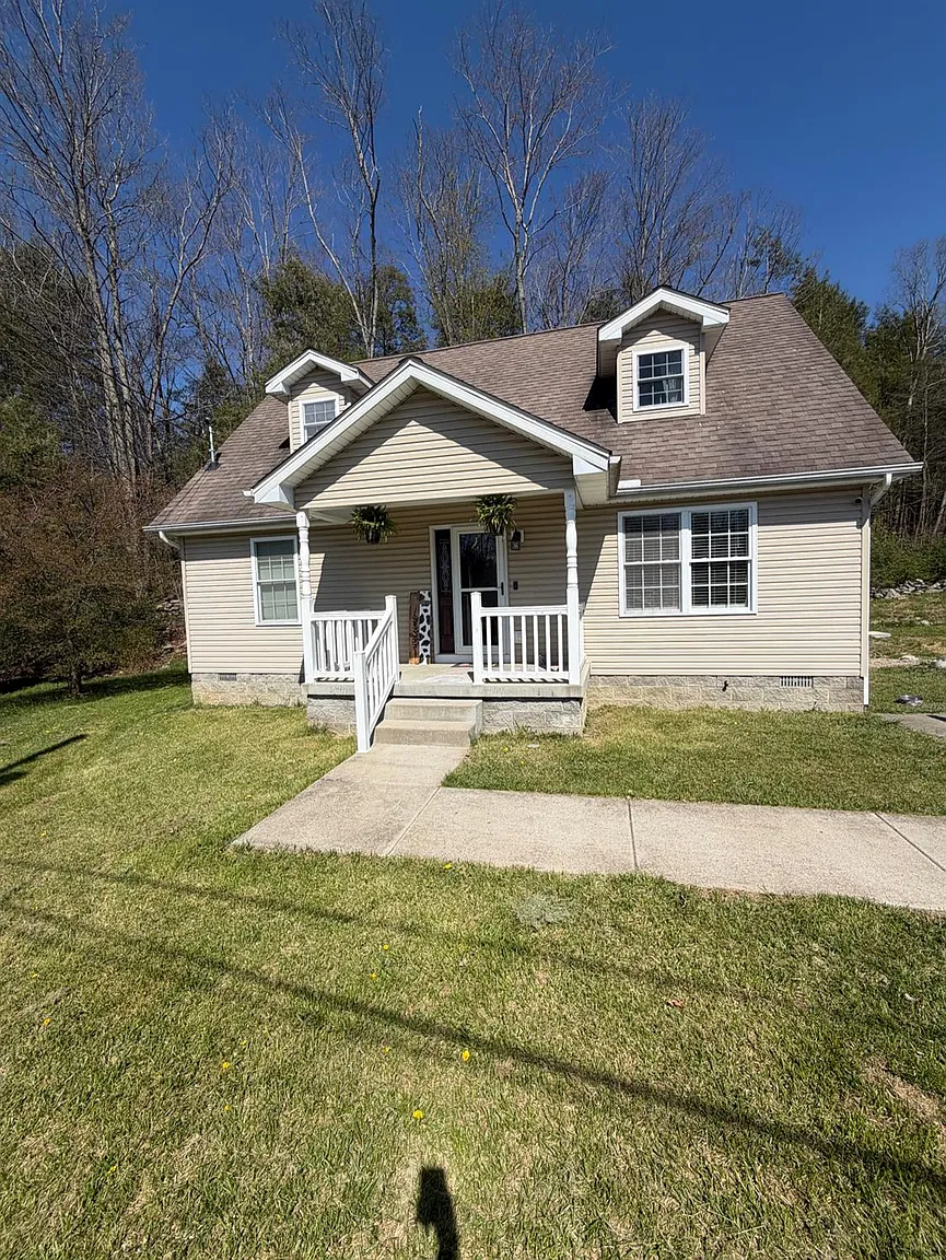 122 Hickory Ave photo 1