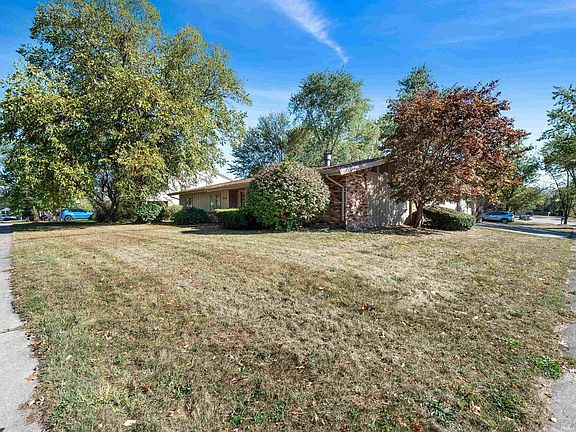 5th image of 3210 Arrowwood Dr