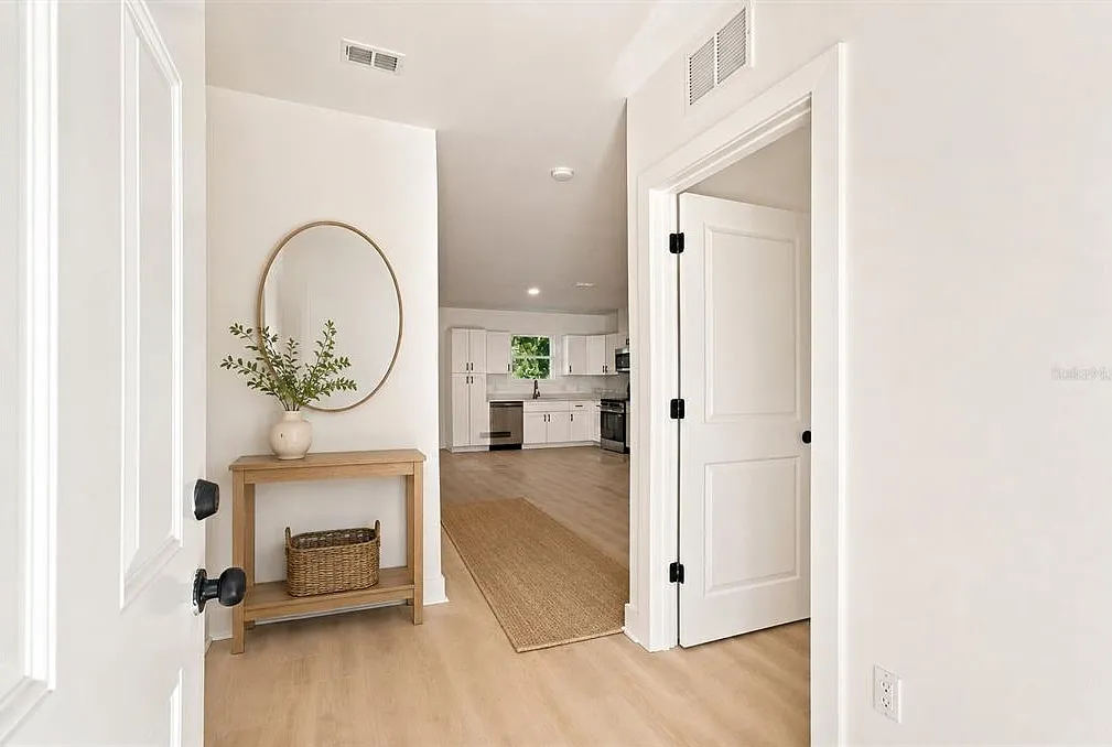 4 bed, 2.5 bath, 1366 sqft, $1,900 — Photo 3