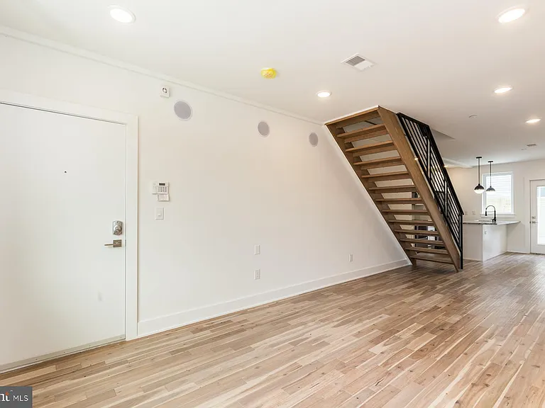 2132 Berges St #1 — Photo 10