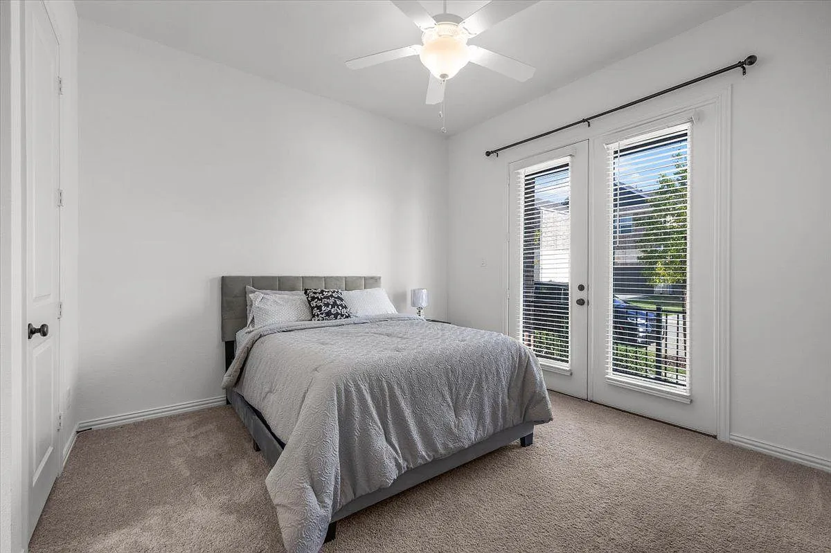 4 bed, 3.0 bath, 1884 sqft, $2,900 — Photo 3