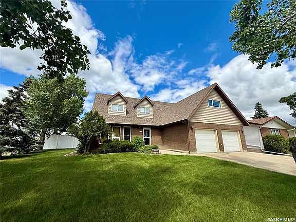 2nd image of 626 4th AVENUE W
