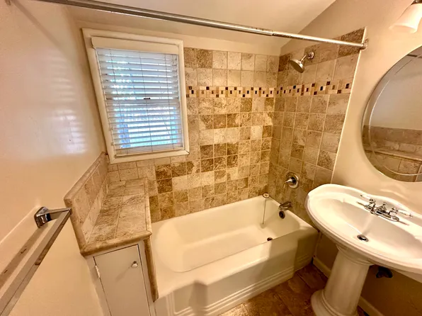 3933 V St, Sacramento, CA 95817