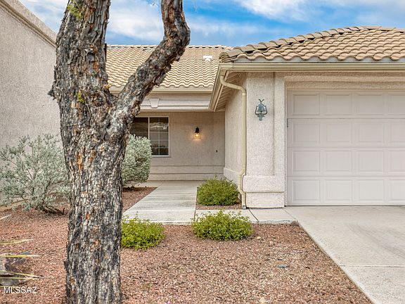 2nd image of 1440 W Bridalveil Pl