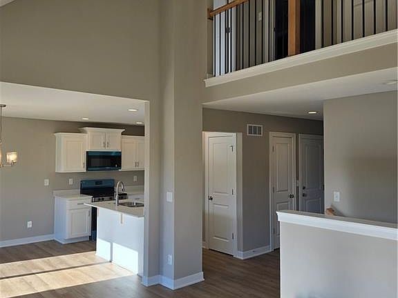 2nd image of 509 W Smith St