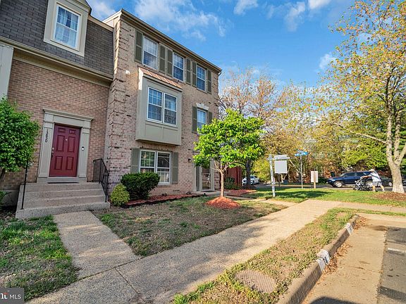 3rd image of 13828 Coleman Ct