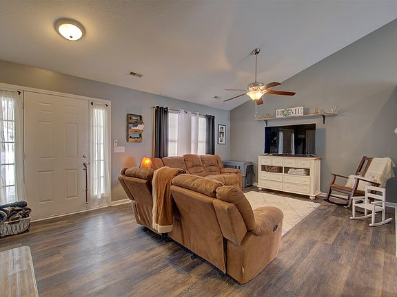 3rd image of 10264 Knob Hill Dr