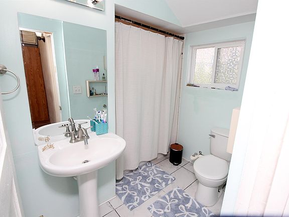 5th image of 607 W 28th St