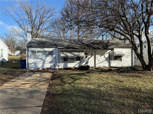9776 Dennis Dr, Saint Louis, MO 63136