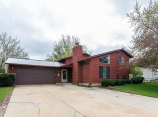 2507 42nd St NE, Cedar Rapids, IA 52402