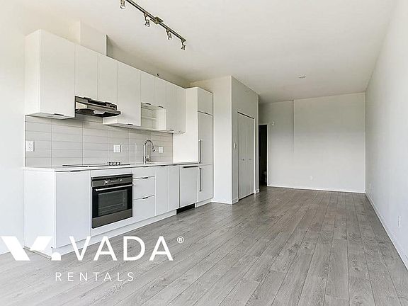 4th image of 13678 Grosvenor Rd #401