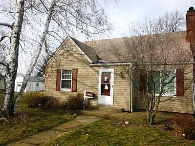 2nd image of 1127 25th St NE